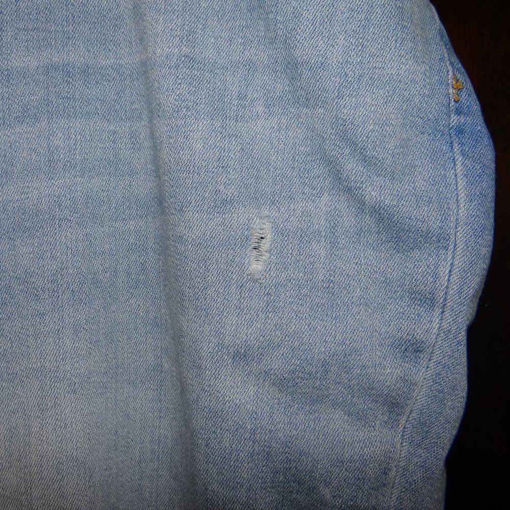 Universal Thread Distressed Cropped Jeans - Picture 4 of 7